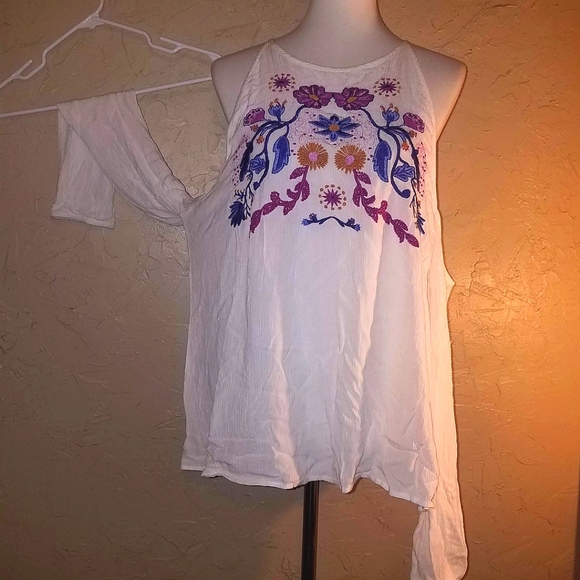 JACHS Girlfriend White Cold Shoulder Embroidered Flowy Peasant Top Shirt Blouse - Picture 3 of 14